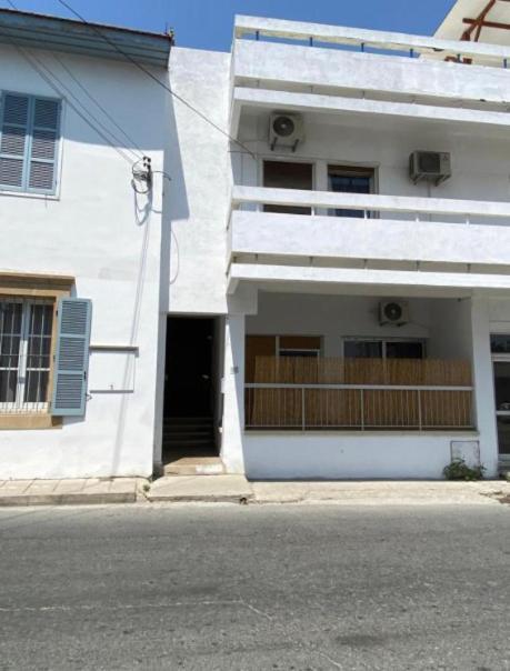 Noer Hostel ラルナカ エクステリア 写真